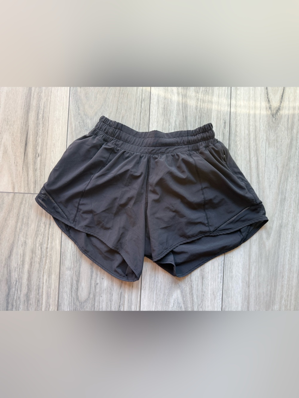 lululemon hotty hot short 2.5”